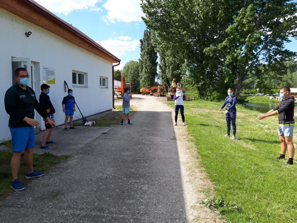 Zagrevanje sportista pod maskama